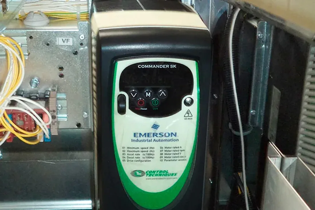 Motor accionado por Variador de Frecuencia · Lavadora centrífuga rígida ADC EWR40