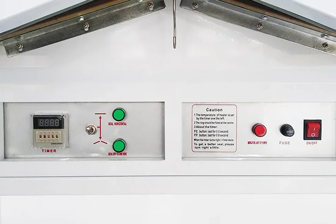 PANEL DE FÁCIL OPERACIÓN · Máquina embolsadora de ropa Efamein EMP-21